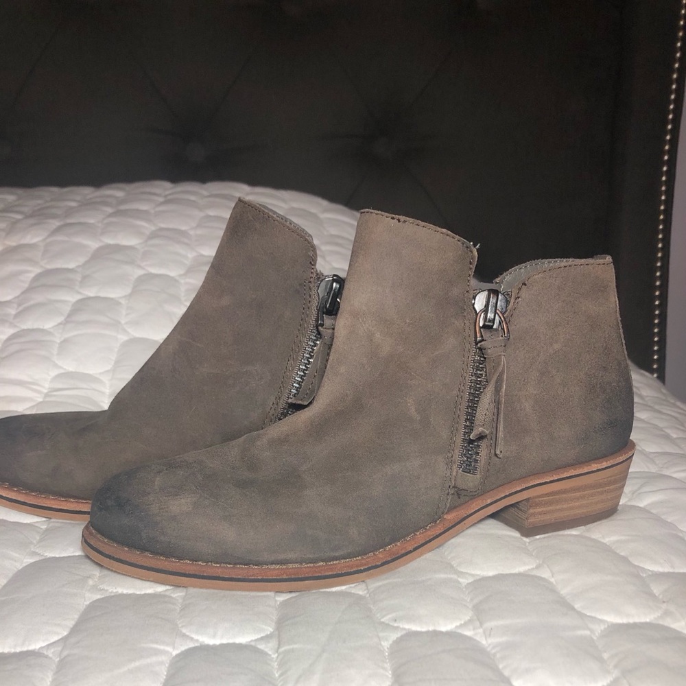 Gianni Bini GB distressed brown ankle boots